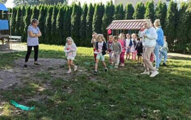 Zabawy sportowe w ogrodzie przedszkolnym