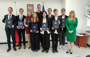 1 Radni Rady Dzieci i Młodzieży wraz z Rzeczniczką Praw Dziecka i jej Społecznym Zastępcą
