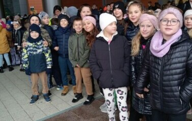 Uczniowie klas 1-3 wraz z opiekunami na rewii w Szczecinie (3)