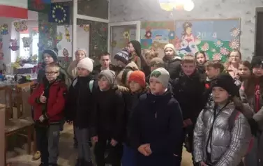 1 Uczniowie w kl 4e w siedzibie Związku Rom&oacute;w Polskich w Szczecinku