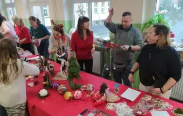 Kiermasz ozd&oacute;b świątecznych i upomink&oacute;w