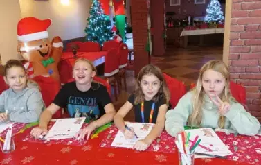 4a pisze listy do Mikołaja