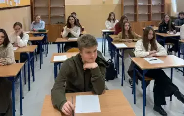 1 Uczniowie klas 8 przed konkursem