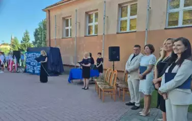 Wicedyrektor Katarzyna Roman wita pierwszak&oacute;w
