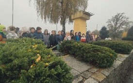 Młodsze kasy z wizytą na cmentarzu