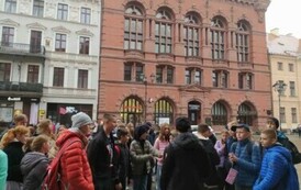 Uczniowie odkrywają historię Torunia
