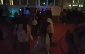 Uczniowie na parkiecie tanecznym