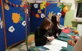 Uczennice przepowiadające przyszłość