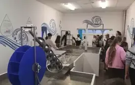 Uczniowie 4e w laboratorium wody