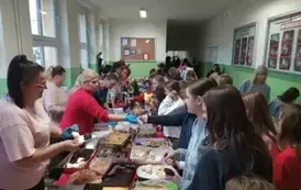 Klasy 4-8 na kiermaszu RR (2)