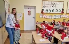 Uczestnicy konkursu wraz z nauczycielem 1-3 (2)