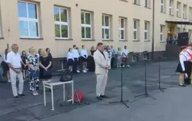 Wiceburmistrz Jacek Szadzewicz życzy uczniom sukces&oacute;w