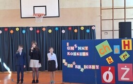 Występ uczni&oacute;w z ch&oacute;ru SP1