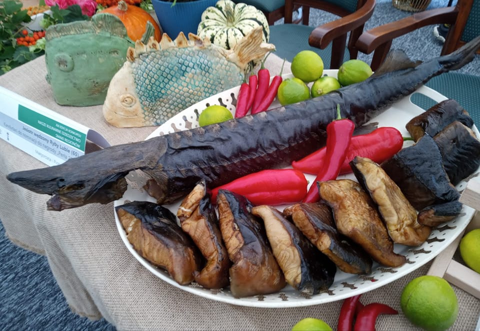 Jesiotr wędzony  Ryby Lubie