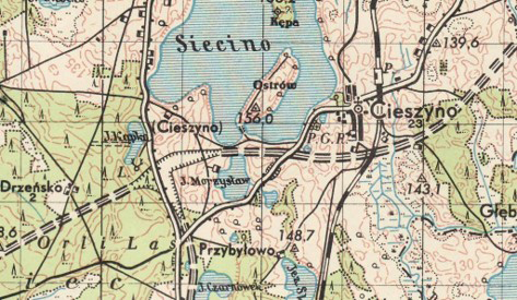 Mapa z lat pięćdziesiątych XX w., na której przerywanymi liniami zaznaczono węzeł Berlinki "Falkenburg". Na mapie przedstawiono nieistniejącą dziś osadę Przybyłowo (Priblow) i leśniczówkę Drzeńsko (Dratzig) Mapa z lat pięćdziesiątych XX w., na której przerywanymi liniami zaznaczono węzeł Berlinki "Falkenburg". Na mapie przedstawiono nieistniejącą dziś osadę Przybyłowo (Priblow) i leśniczówkę Drzeńsko (Dratzig)