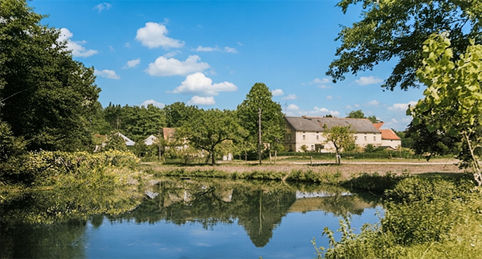 Położony nad Drawą dawny folwark Grünberg (dziś Rzęśnica) Położony nad Drawą dawny folwark Grünberg (dziś Rzęśnica)