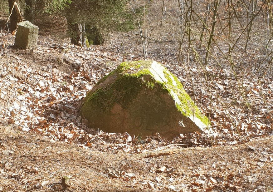 Kamień graniczny w okolicach Warniłęgu Kamień graniczny w okolicach Warniłęgu