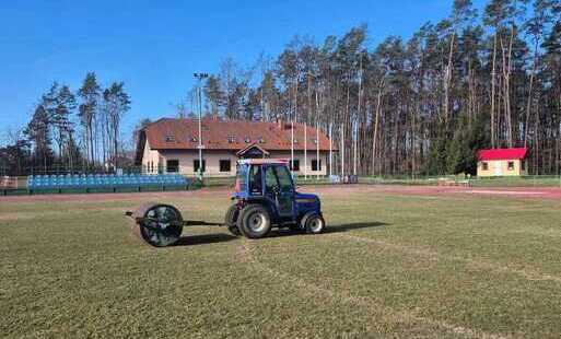 Zdjęcie do Prace na murawie Stadionu Miejskiego już trwają