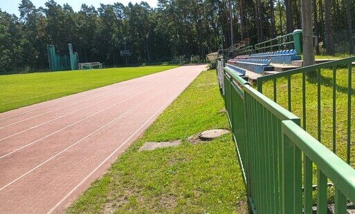 Zdjęcie do Złocieniec stawia na rozw&oacute;j infrastruktury sportowej. Wniosek o zadaszenie trybuny złożony