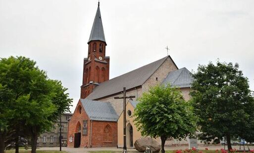 Zdjęcie do Podpisano umowę na wsparcie remontu zabytkowego kościoła w Złocieńcu