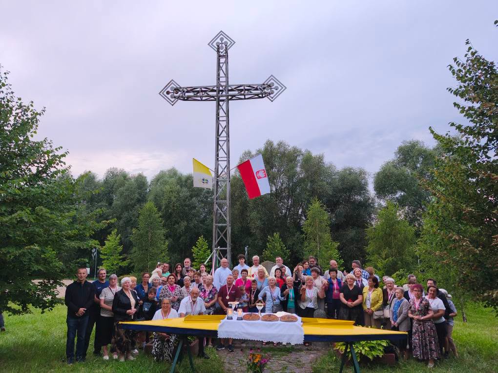 20. rocznica poświęcenia pomnika upamiętniającego pobyt papieża Jana Pawła II nad rzeką Drawą w Złocieńcu.