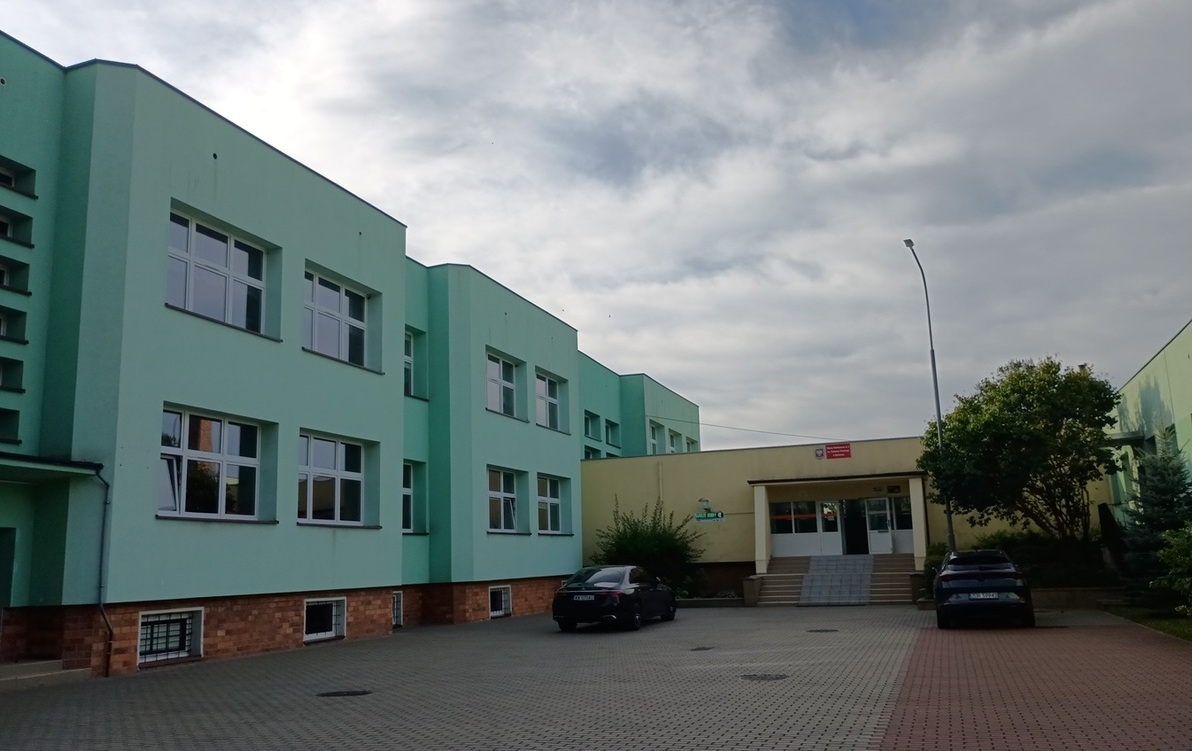 Będzie nowy dach na szkole w Budowie