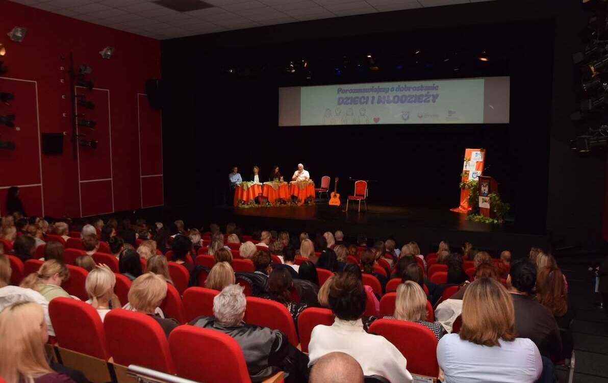 "Porozmawiajmy o dobrostanie dzieci i młodzieży" - konferencja o charakterze profilaktycznym w Złocieńcu