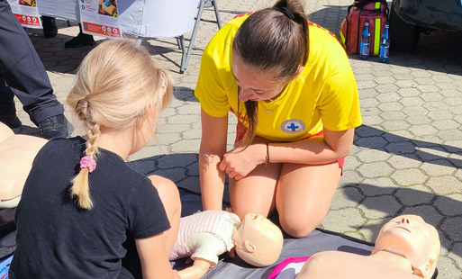 Zdjęcie do Wsp&oacute;lny trening, kt&oacute;ry może uratować życie - Krajowy Trening Pierwszej Pomocy