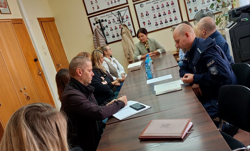 Zdjęcie do Pilne narady i zaostrzenie bezpieczeństwa w szkołach gminy Złocieniec
