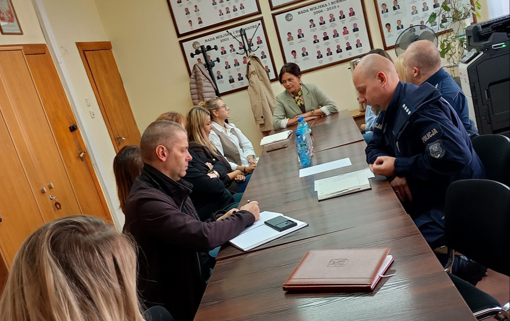 Pilne narady i zaostrzenie bezpieczeństwa w szkołach gminy Złocieniec